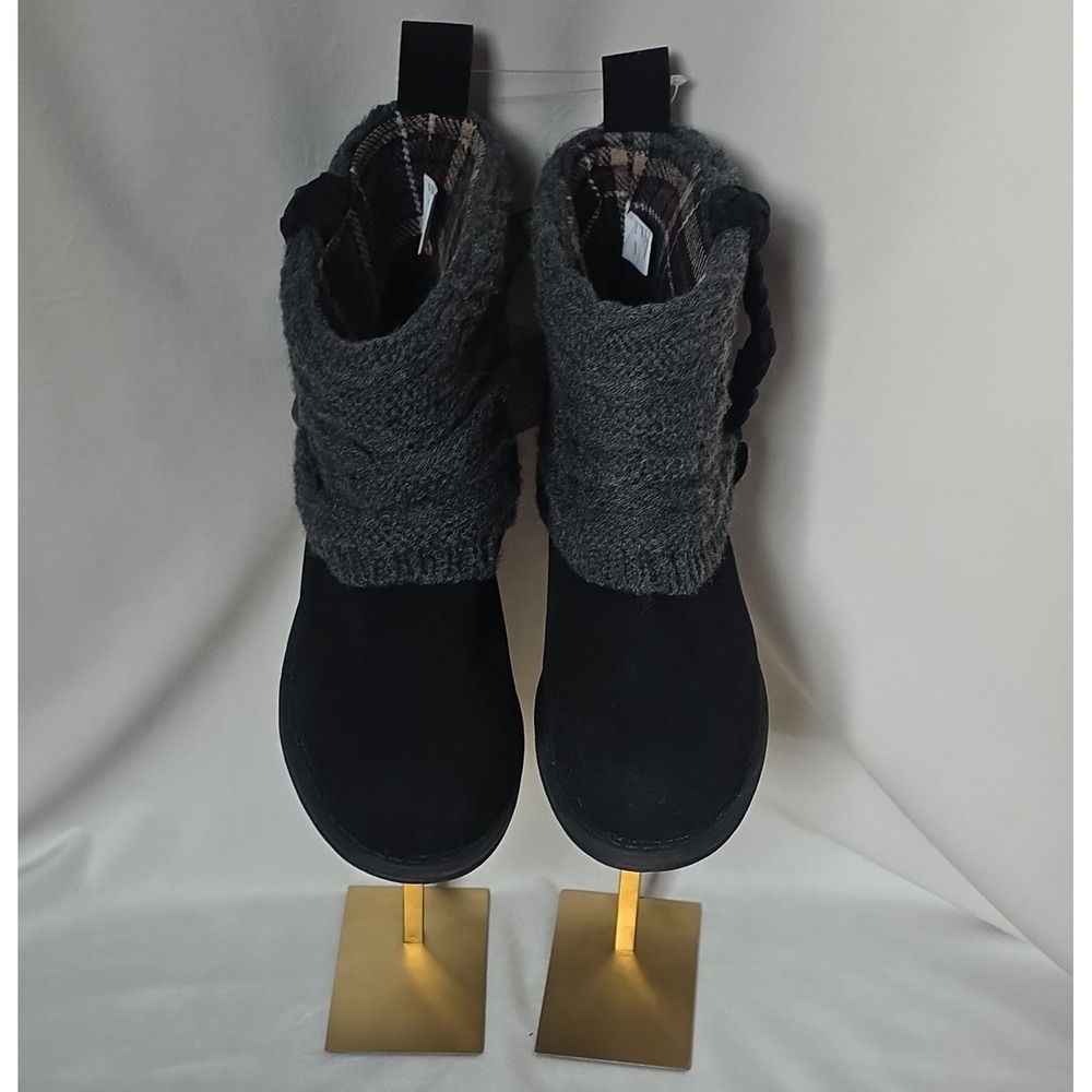 MUK LUKS Laurel size 7 black faux-suede boots Grey wool knit cuff, Water Resista